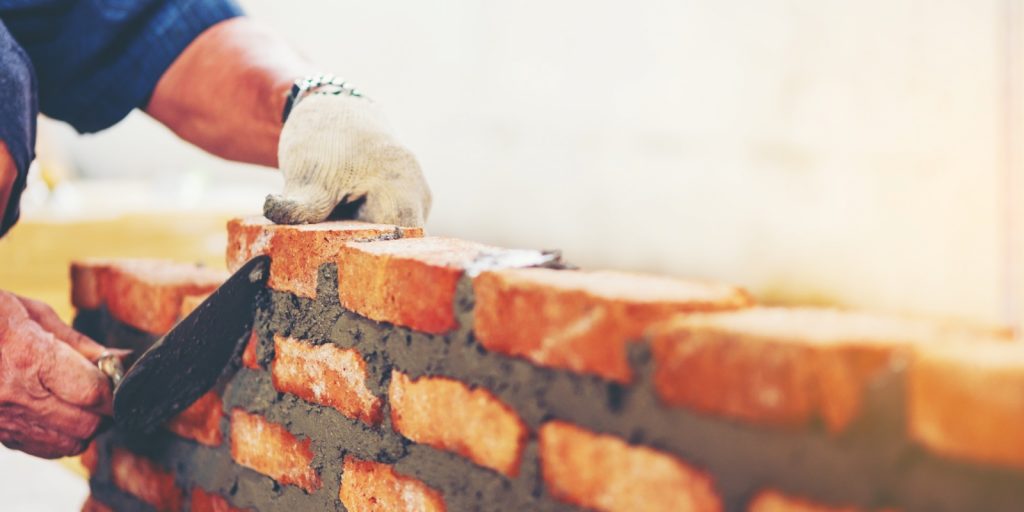 Mansonry construction method with bricks