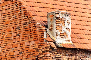 cracked chimney masonry