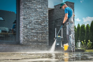 Commercial Pressure Washing cleaning in front of the house