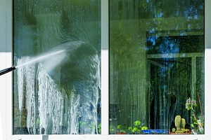 window cleaning with high pressure for pressure washing vs power washing
